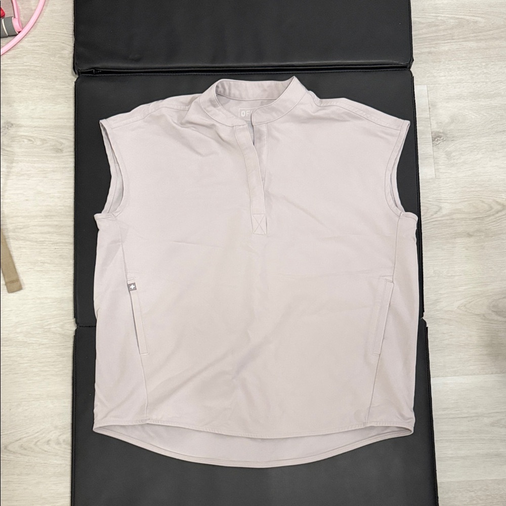 FIGS Rafaela Top & Zamora Joggers in Slate